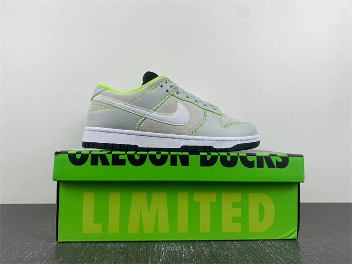Tony Luxuries DailyWear Nike Dunk Low University of Oregon PE FQ7260- 4584