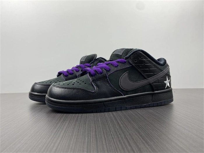 Palace Packable Nike SB Dunk Low Familia First Avenue DJ1159- 4744