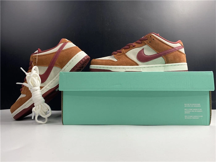 HYPE Youthful Nike SB Dunk Low Pro Dark Russet Cedar BQ6817- 4914