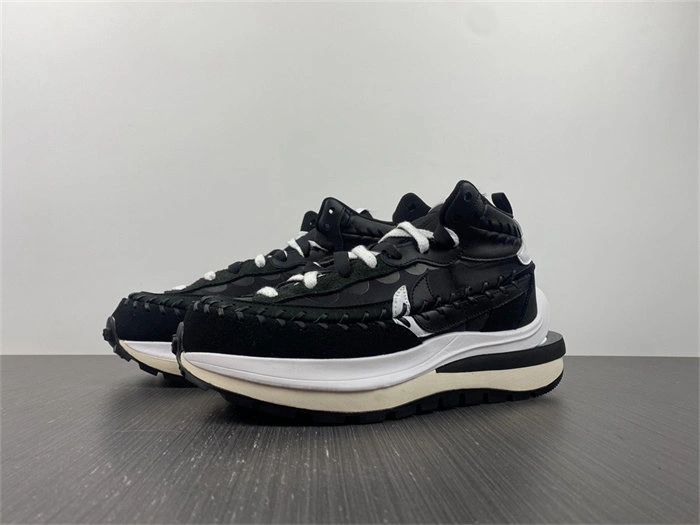 Hot Minimalist Nike Vaporwaffle sacai Jean Paul Gaultier Black White 5226
