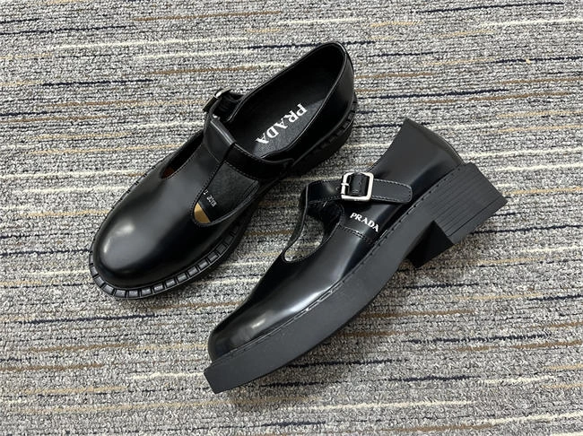 HYPE EyeCatching Prada Loafer Women 3339