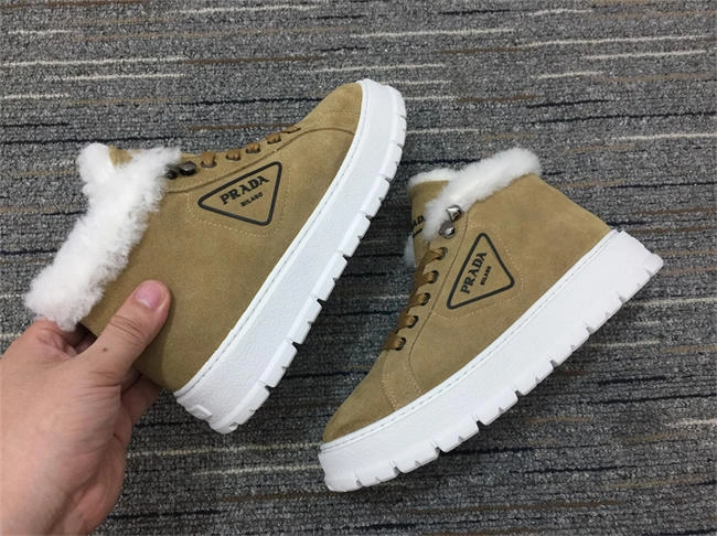 HYPE FashionForward Prada Sneaker Women 3397