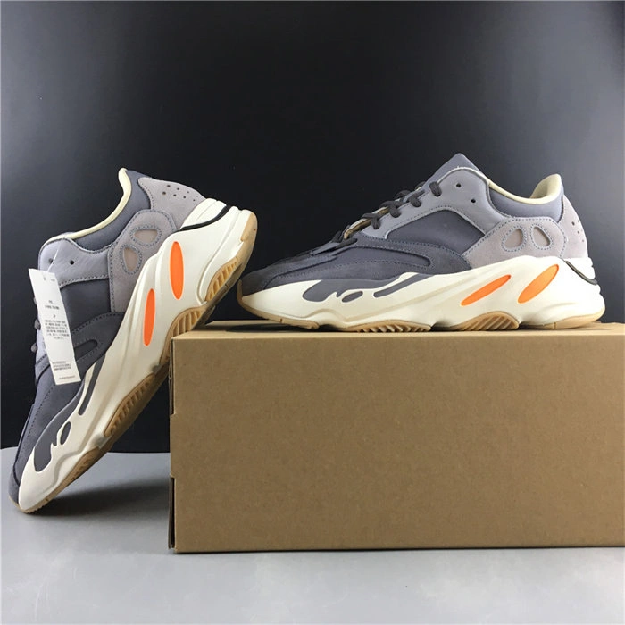HYPE Soft adidas Yeezy Boost 700 Magnet Fv 5523