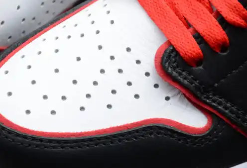 Air Jordan 1 Bloodline 555088-062