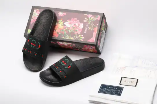 GUCC SANDALS