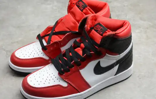 Jordan 1 Retro High Satin Black Toe (W) CD0461-016