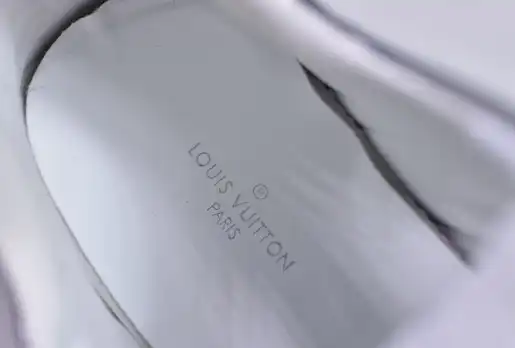 LV ARCHLIGHT SNEAKER