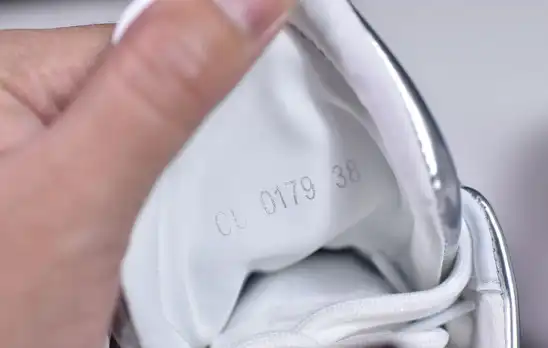 LV ARCHLIGHT SNEAKER