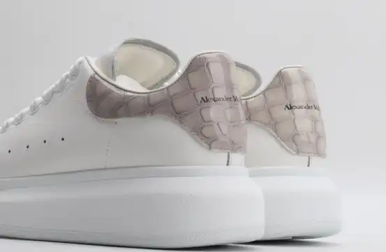 MQ Sneakers