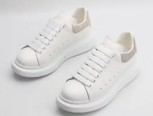 MQ Sneakers