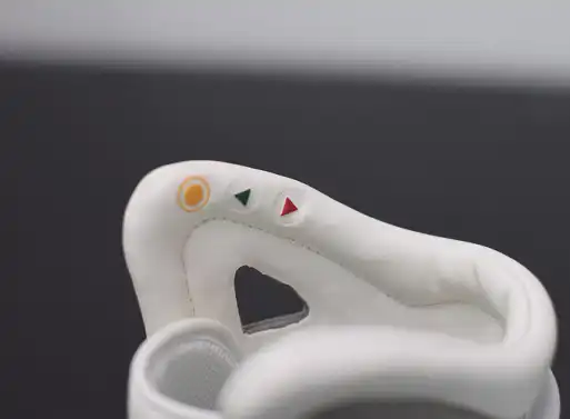 NIKE MAG