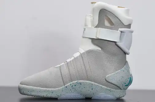 NIKE MAG