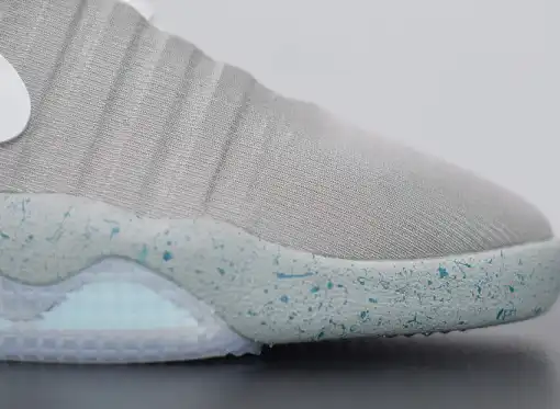 NIKE MAG