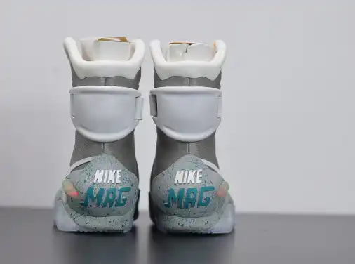 NIKE MAG