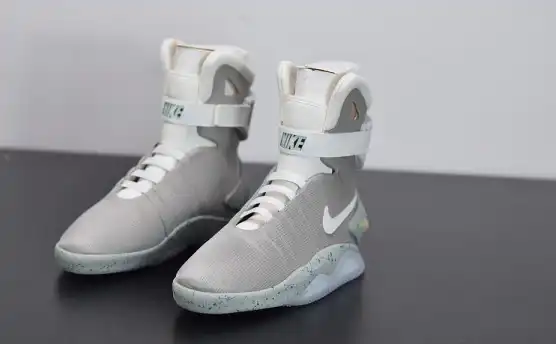 NIKE MAG