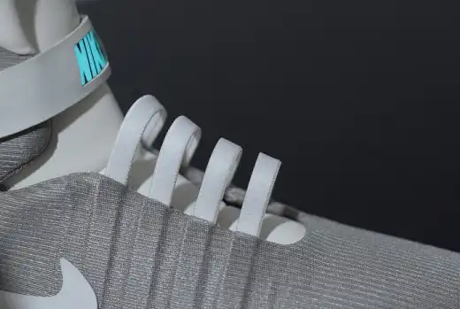 NIKE MAG
