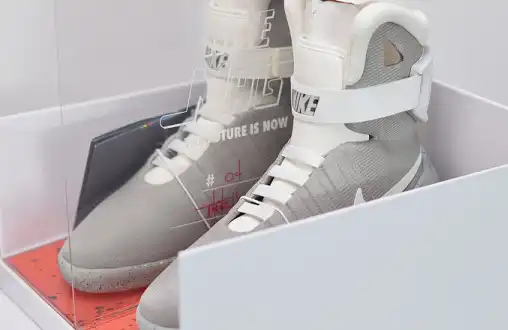 NIKE MAG