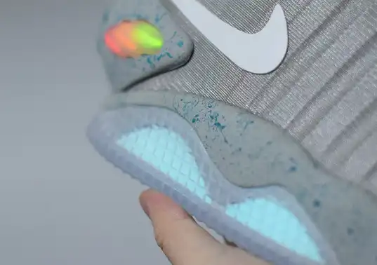 NIKE MAG