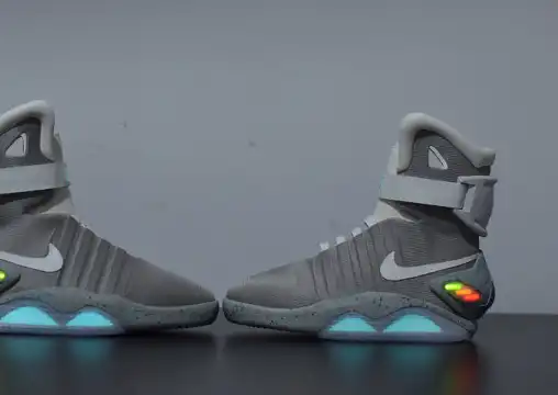 NIKE MAG
