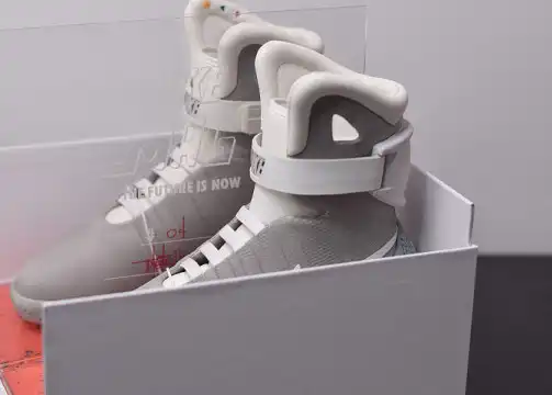NIKE MAG