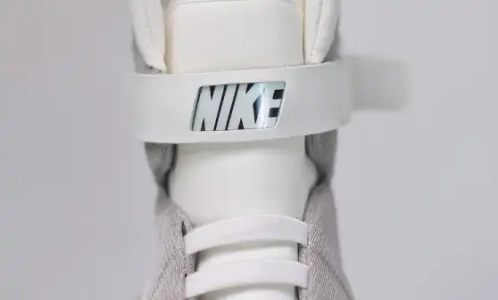 NIKE MAG