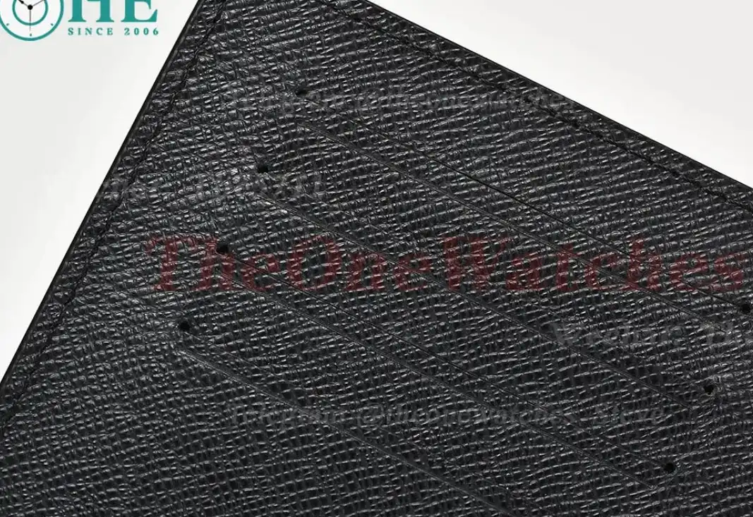 Louis Vuitton - Passport Cover M64501