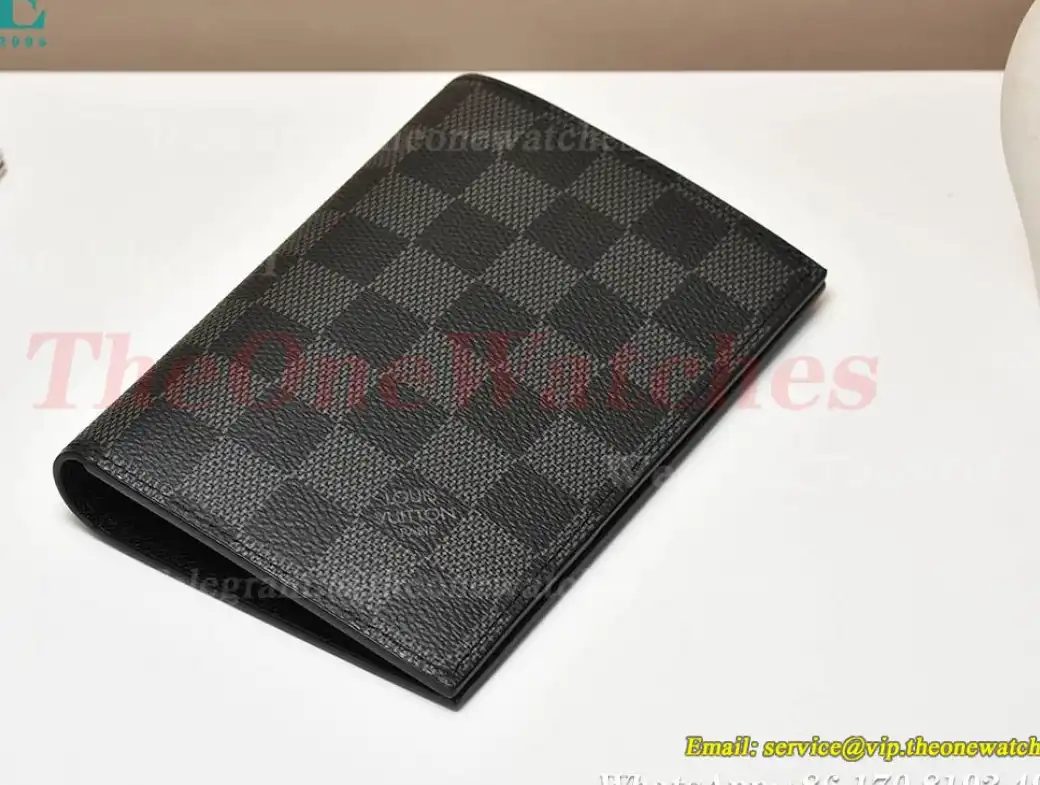 Louis Vuitton - Passport Cover N64411