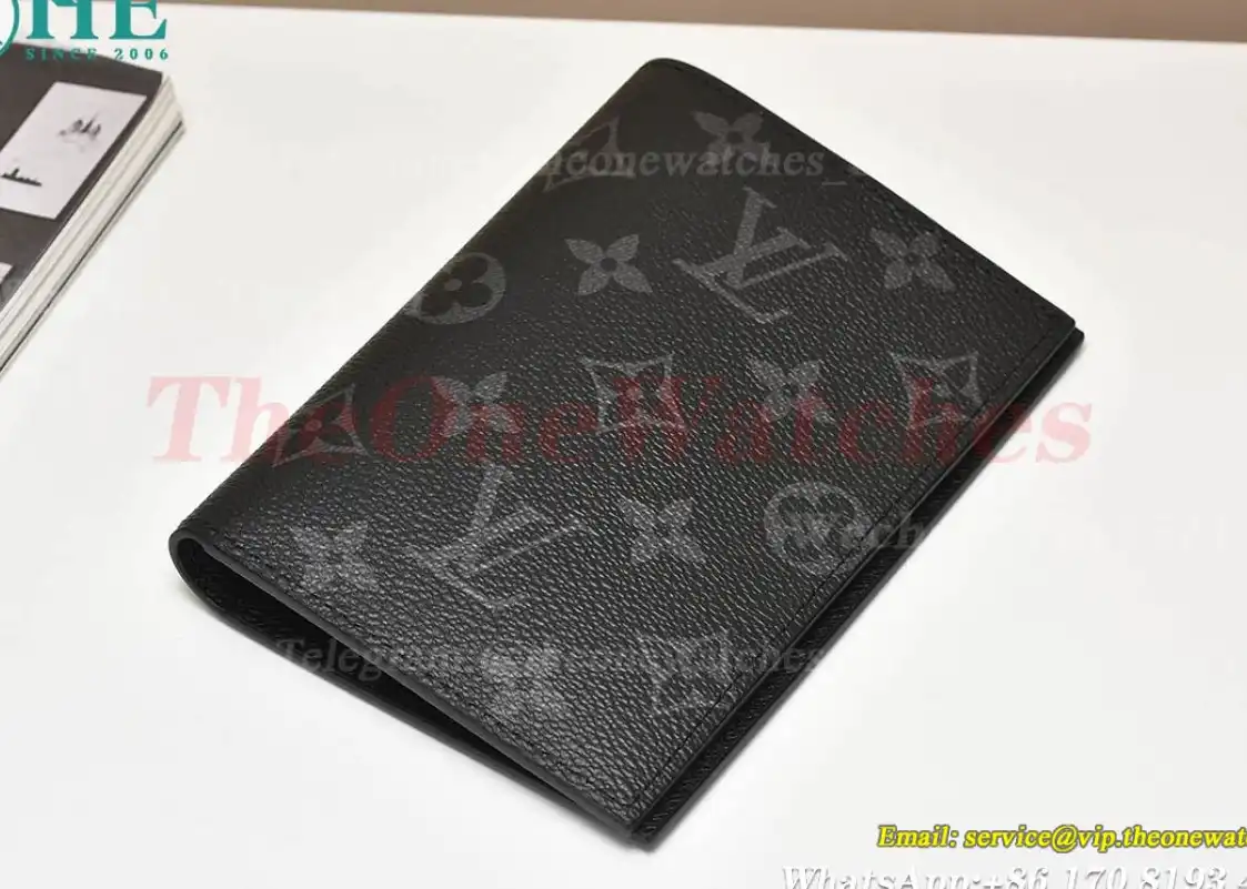 Louis Vuitton - Passport Cover M64501