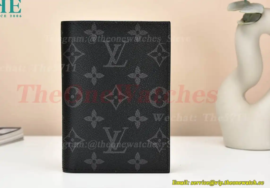 Louis Vuitton - Passport Cover M64501