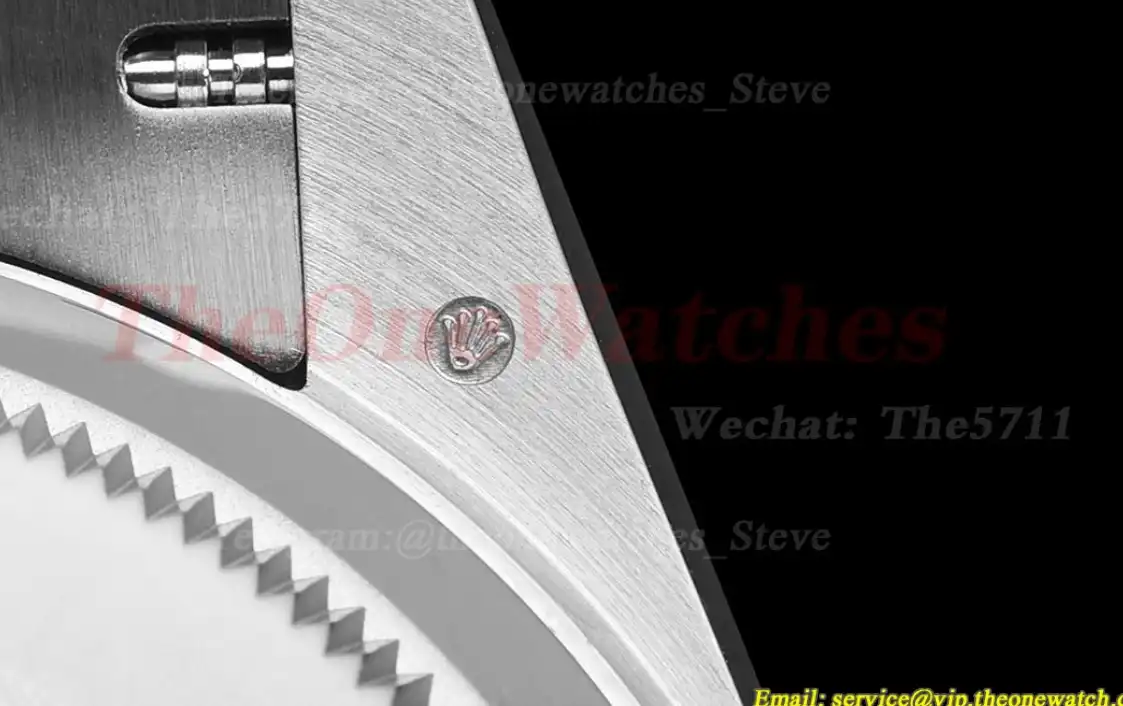 DayDate 36mm SS SS Flt Pres Meteorite Dial RAF A2836