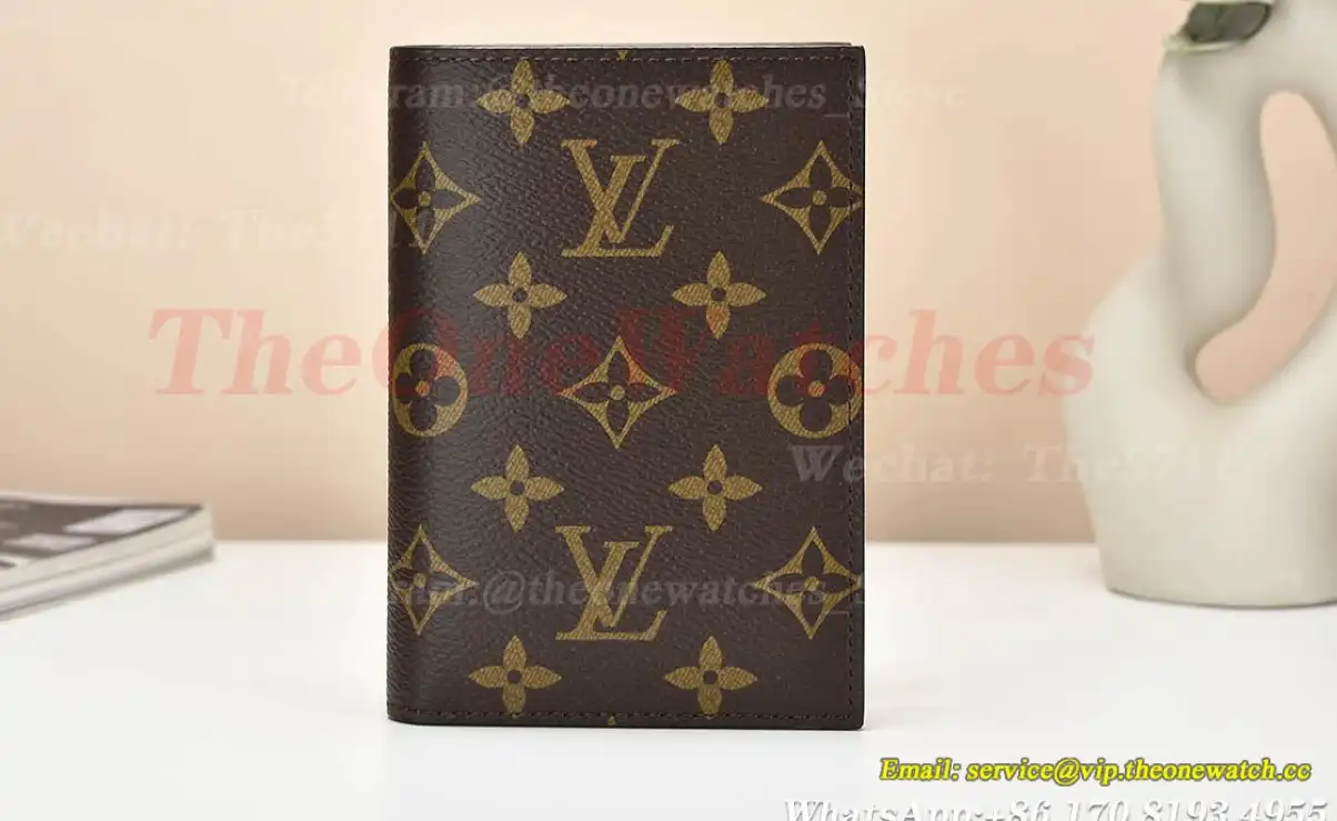 Louis Vuitton - Passport Cover M64502