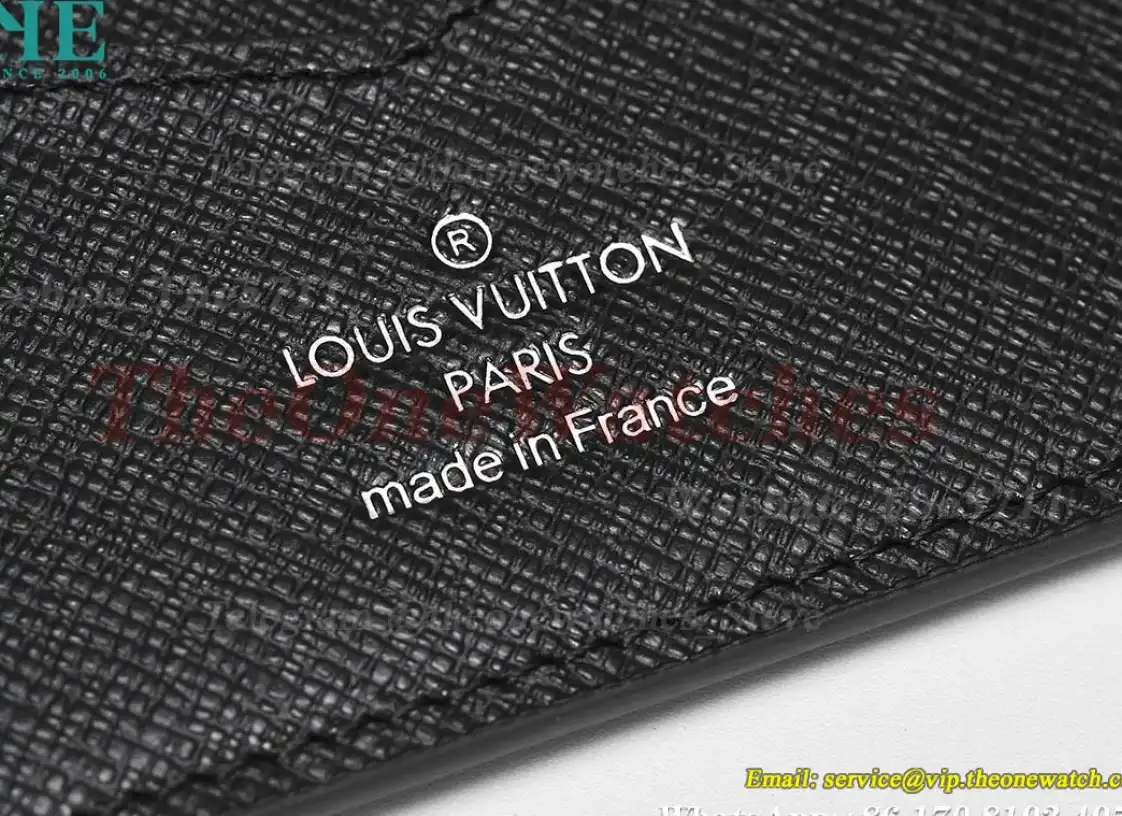 Louis Vuitton - Passport Cover M64501