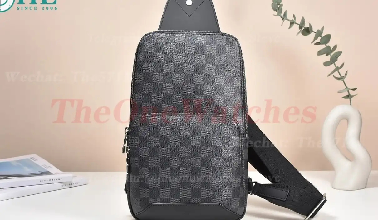 Louis Vuitton - Avenue Slingbag N41719