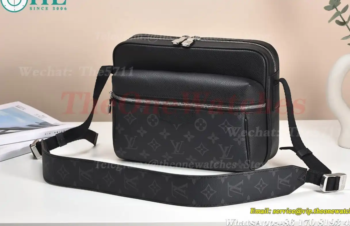 Louis Vuitton - Outdoor Messenger M30233