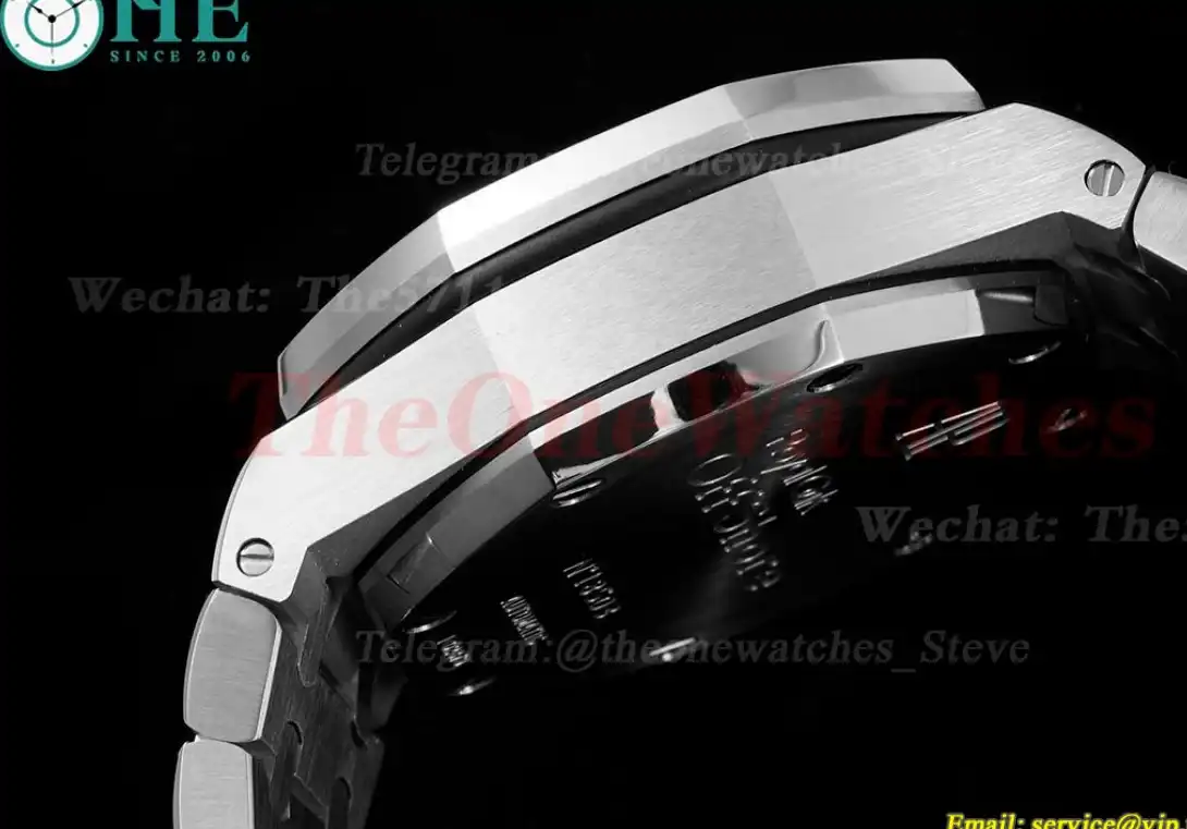 Royal Oak Offshore 42mm SS SS White Grey APF A7750