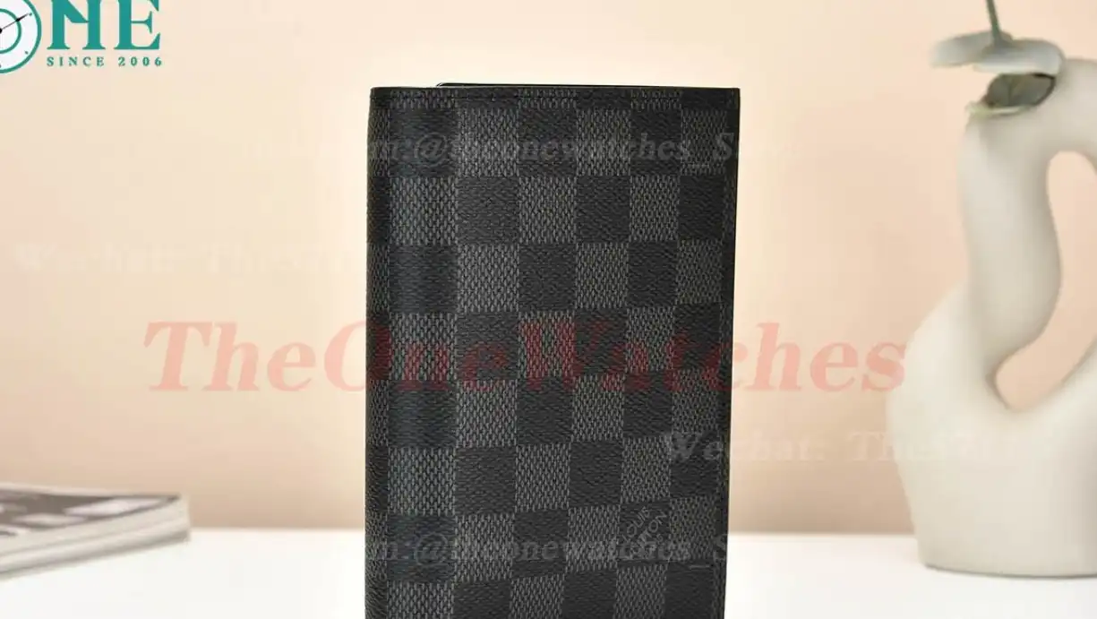 Louis Vuitton - Passport Cover N64411