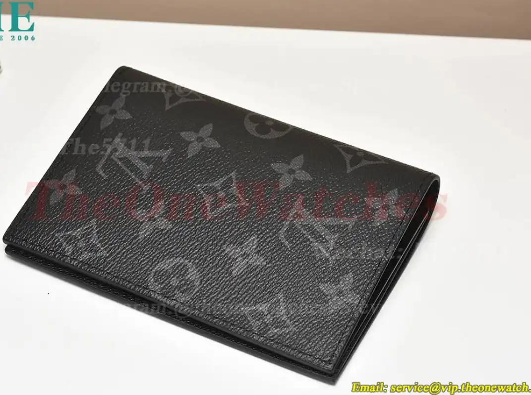 Louis Vuitton - Passport Cover M64501