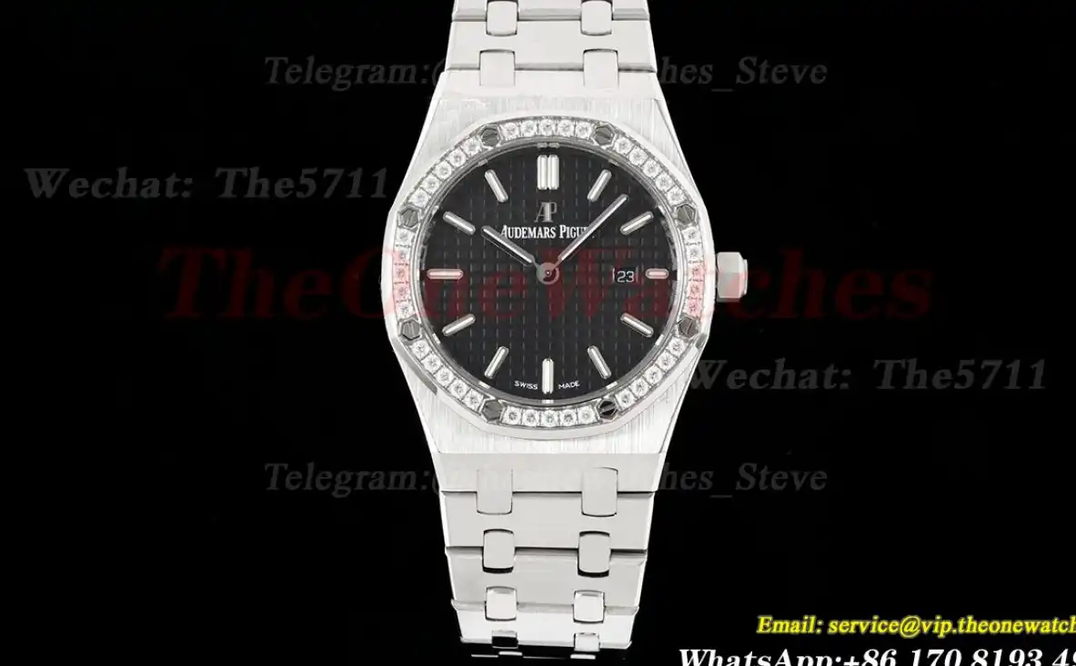 Royal Oak Ladies 33mm SS SS Black Dial 8F Swiss Quartz