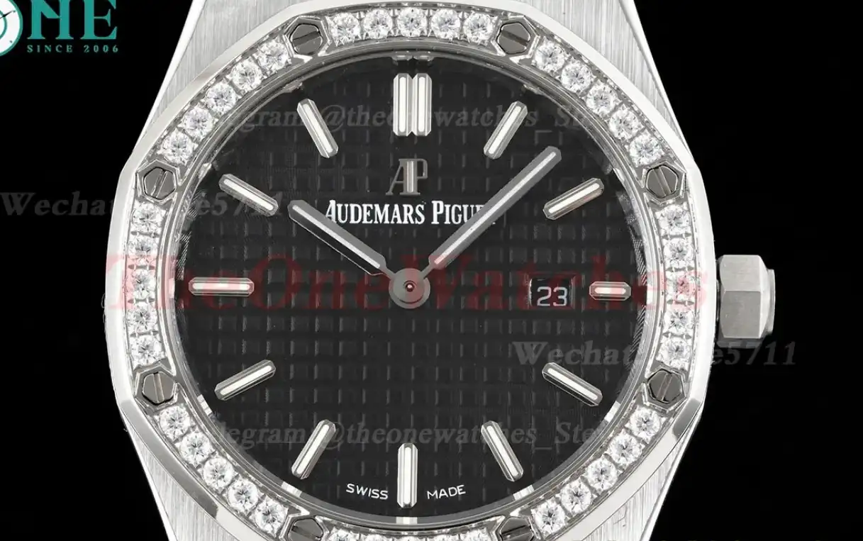 Royal Oak Ladies 33mm SS SS Black Dial 8F Swiss Quartz