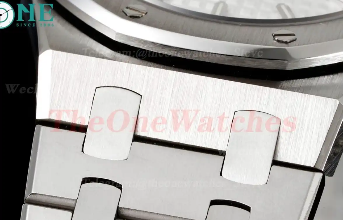 Royal Oak Ladies 33mm SS SS White Dial 8F Swiss Quartz