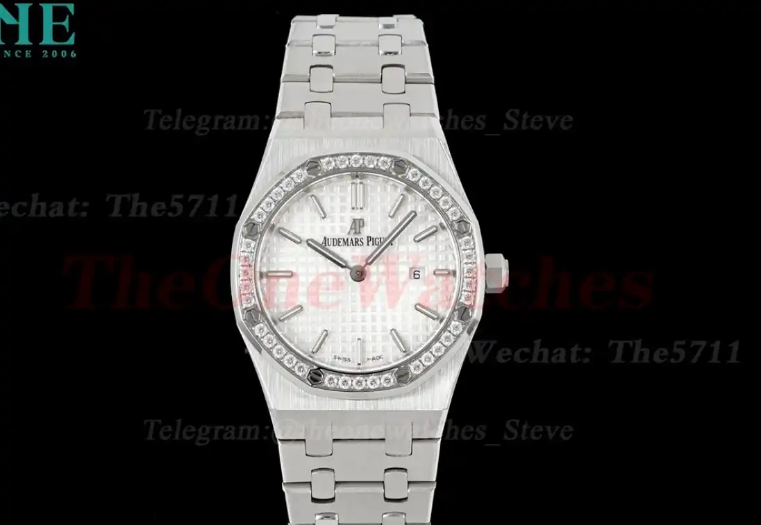 Royal Oak Ladies 33mm SS SS white Dial 8F Swiss Quartz