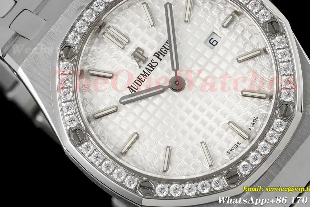 Royal Oak Ladies 33mm SS SS white Dial 8F Swiss Quartz