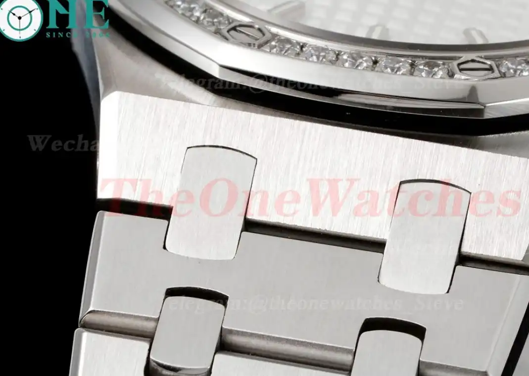 Royal Oak Ladies 33mm SS SS white Dial 8F Swiss Quartz