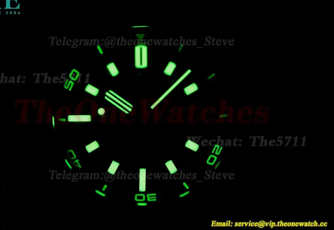 Royal Oak Offshore Diver 15720 42mm SS RU Green Stk ZF A4308