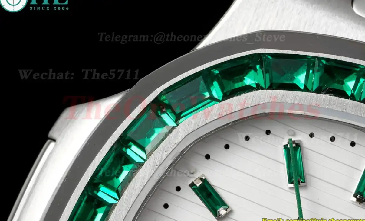 Nautilus 40mm 5711 White Dial Green diamonds  SS SS GRF 324SC