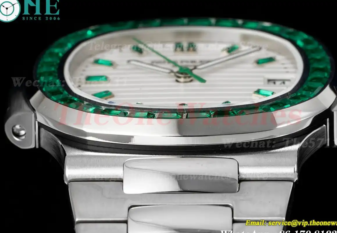 Nautilus 40mm 5711 White Dial Green diamonds  SS SS GRF 324SC