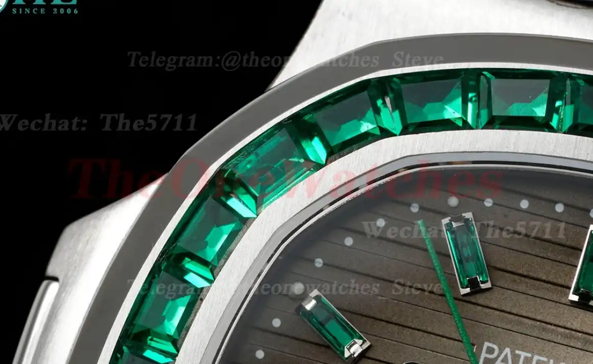 Nautilus 40mm 5711 Grey Dial Green diamonds  SS SS GRF 324SC