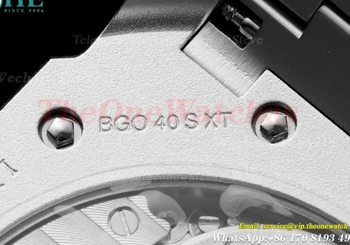 OCTO Finissimo 40mm SS SS White dial BVF A138