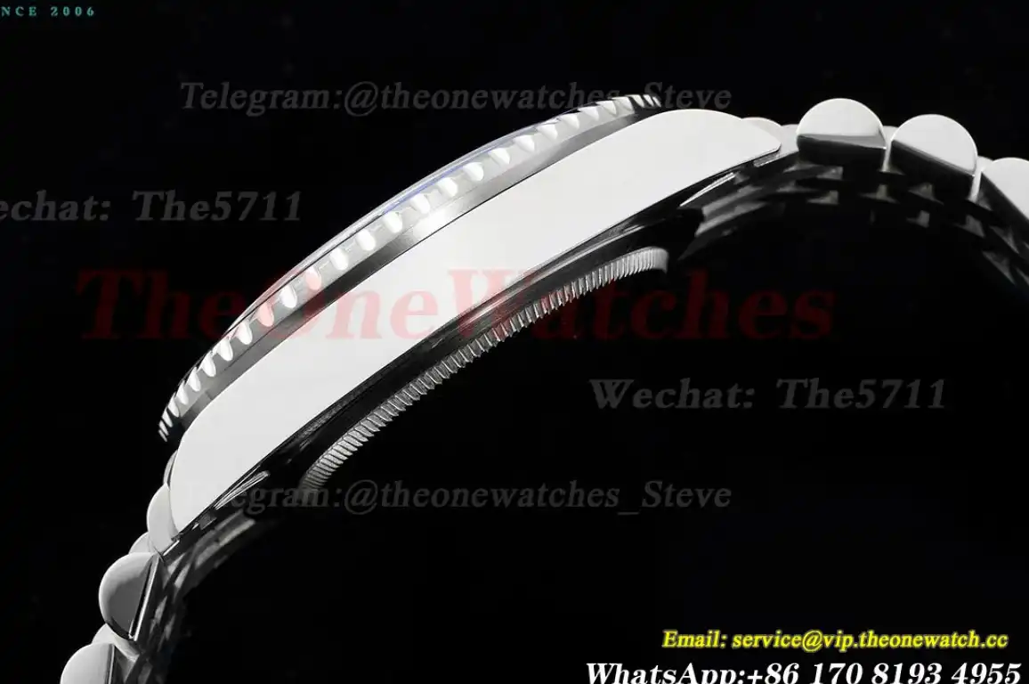 GMT Master II 126710 BLRO Red Blue Ceramic 904L Steel APSF Black Dial VR3285