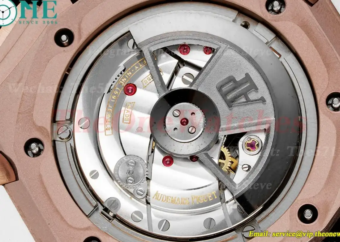 Royal Oak Offshore 44mm RG RU White Stk APF A3126